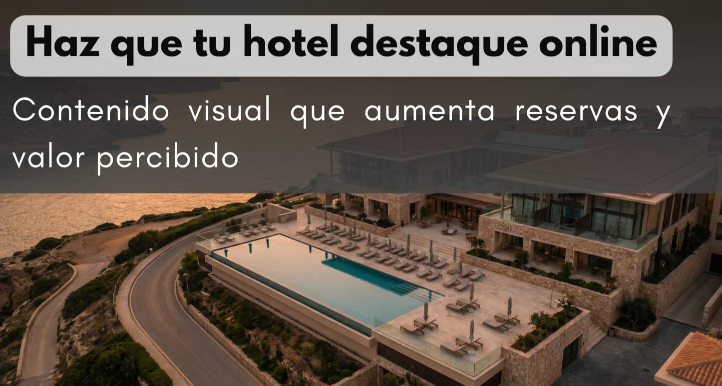 Vista aérea con dron de hotel de lujo en la costa, contenido visual para aumentar reservas