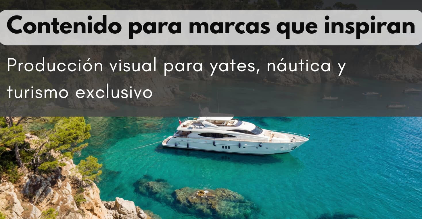 Experiencias náuticas exclusivas Toma aérea con dron de yate de lujo en cala mediterránea, contenido para turismo y náutica premium